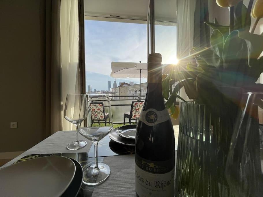 Butas Elegant With An Amazing View! Warsaw