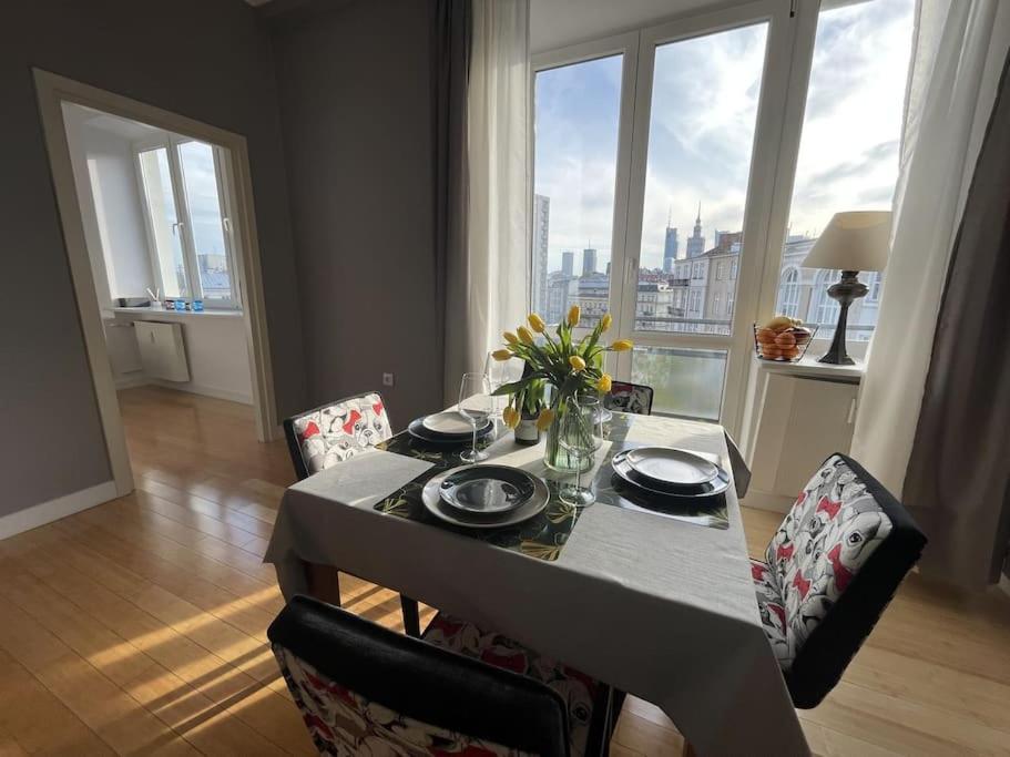 Elegant With An Amazing View! Leilighet Warszawa